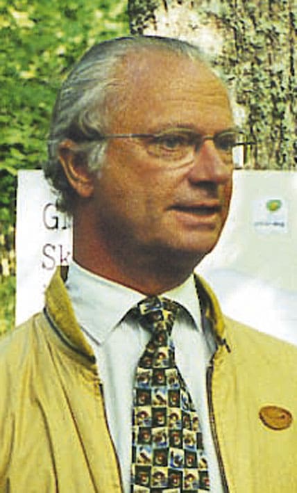 Kung Carl Gustaf är för begränsad vargjakt och tycker det är bra att flytta in ryska vargar i Sverige.