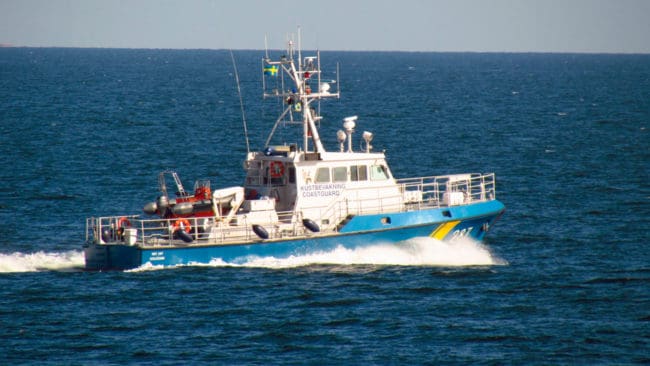 Kustbevakningen föreslås göra jakttillsynen när säljakten utökas till att gälla långt ut till havs inom Sveriges ekonomiska zon. Tillståndet att jaga säl till havs ska stå på säljägarnas jaktkort.