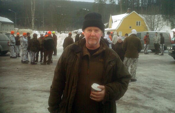 Jakt & Jägares utsände på vargjakten, reporter Leif Olsson, i väntan på att spårarna ska bli klara.
