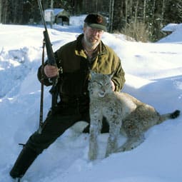Cirka 4 900 jägare har anmält sig till den kommande lojakten i mars nästa år. Utanför renskötselområdet får 24 lodjur skjutas.
