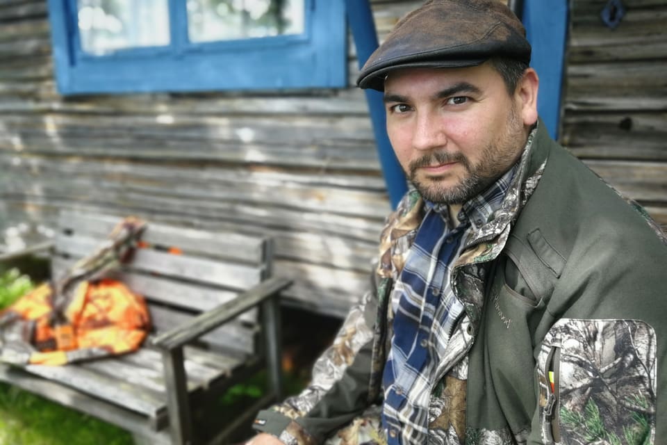 Att det inte kan beslutas om licensjakt på varg i Dalarna för att länsstyrelsen tidigare beslutat att det ska finnas minst 80 vargar i länet är ett systemfel, anser Martin Lundgren, länets JRF-bas, som vill ha jakt på 37 vargar i Dalarna.