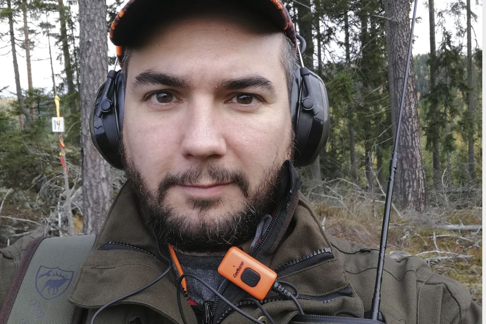 Martin Lundgren, länsbas för Jägarnas Riksförbund i Dalarna, begär hos länsstyrelsen att björnjakten får fortsätta i delområde 2 sedan kvoten på 29 björnar fälldes på drygt en jaktdag.