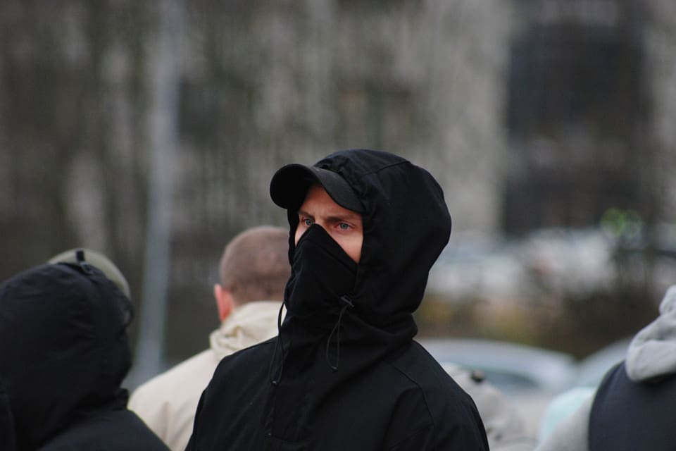 De fem maskerade aktivisterna var provocerande och konfrontativa. (arkivbild)