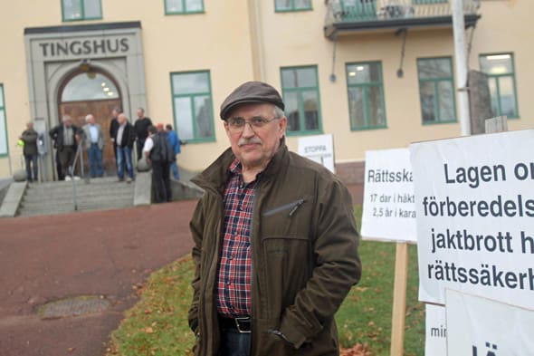 Mats Persson, ordförande för Folkaktionen ny rovdjurspolitik, anser att myndigheternas behandling av de misstänkta i Lillhärdalfallet är ett hot mot rättssäkerheten.
