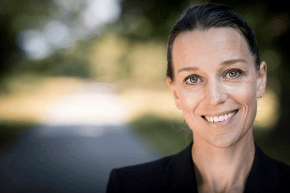 Danska miljöministern Kirsten Brosböl ger en julklapp till jägarna. De ska bli lättare för danskarna att få jaga på statlig mark.