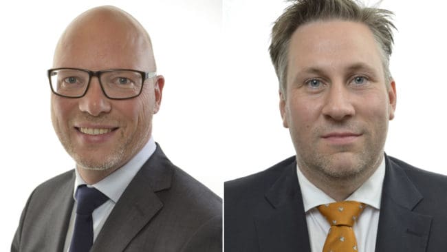 Debattörerna Jörgen Warborn (M) och John Widegren (M) anser att regeringens hetsjakt på svenska jägare måste få ett slut.