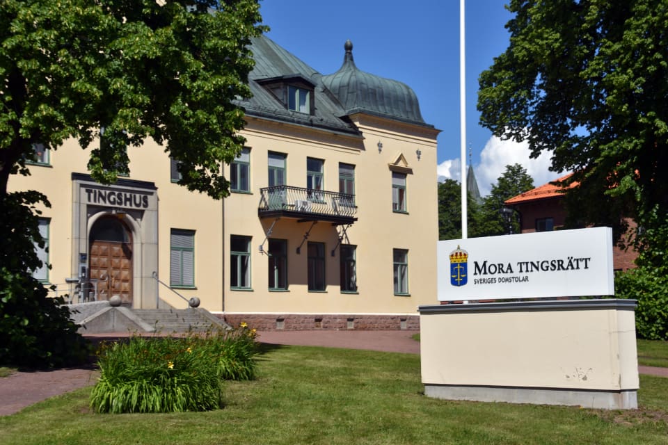 Häktningsförhandlingen äger rum under fredagen i Mora tingsrätt.