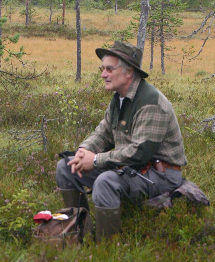 Nils Björklund sköt två varningsskott mot en varg som jagade hans får.