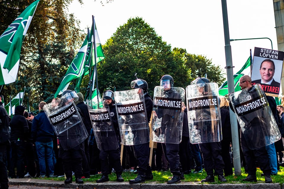 Förvaltningsrätten gör samma bedömning som polismyndigheten. Aktiva nynazister ska inte få ha jaktvapen eftersom det finns risk att det legala vapeninnehavet ”kan missbrukas”. Bilden är från en NMR-aktion i Göteborg.