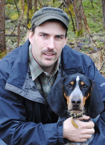 Vargobs kan utökas. Kjell Hjältman har planer på att utöka sin Vargobs i söder till att omfatta hela landet. På bilden ses han med bluetick coonhounden Vass.