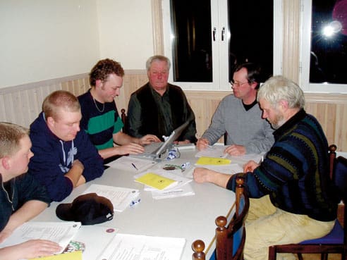 Interimsstyrelsen i den nybildade avdelningen består av David Larsson, Peter Nilsson, Rickard Barvestad, Thomas Andersson, som även är sammankallande, och Hans Redvik. På bilden är även Arne Karlsson med.