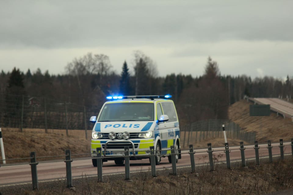Skottlossning från rävjägare i småländska Värnamo på annandagsjakt gjorde att fem polisbilar ryckte ut. Nu uppmanas de som jagar nära tät bebyggelse att i förväg rapportera till polisen att det kan bli legal skottlossning. (Arkivbild)