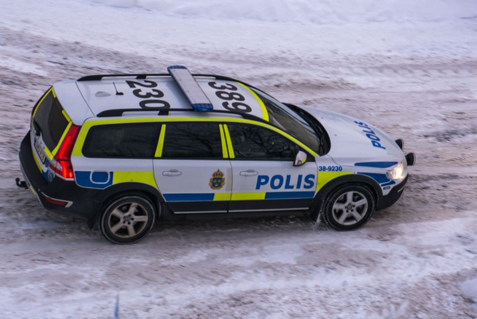 När polisen kom till platsen visade det sig att två aktivister var försvunna.