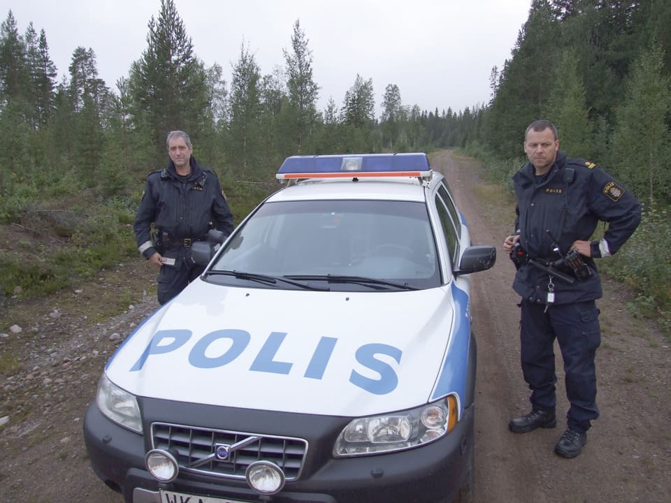 Omkring 30 poliser slog till samtidigt vid fyra platser i Hälsingland i morse mot fyra män, misstänkta för illegal rovdjursjakt. (Arkivbild)