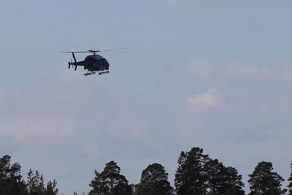 En hundförare i 70-årsåldern försvann under jakten i lördags. En stor sökinsats är igång för att hitta honom.