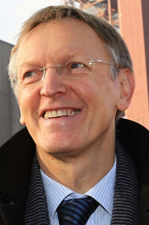 EU:s miljökommissionär Janez Potočnik har skrivit till utrikesminister Carl Bildt om den nya svenska modellen att stoppa vidare överklaganden av jaktbeslut om rovdjur. Det strider mot Århuskonventionen, tycker Potocnik.