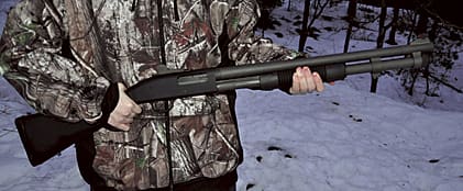 Polismyndigheten i Västra Götaland kräver ett särskilt intyg på att Mossberg 590 är spärrad så den inte går att ladda med mer än 1+2 patroner. Det förlänger de redan rekordlånga handläggningstiderna för en licensansökan som kan ta upp till fyra månader.
