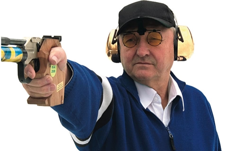 Sveriges vapenägares förbunds ordförande Ragnar Skanåker anser att slarv, liknande moderatledaren Ulf Kristerssons, får orimliga konsekvenser för enskilda vapenägare.