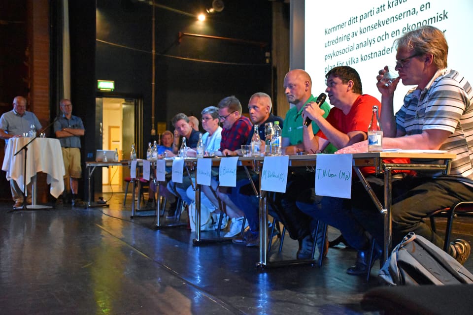 Rovdjursdebatten i Hagfors med de åtta politikerna från riksdagspartierna bekräftade att både SD och Alliansen vill inrätta en ny viltmyndighet.