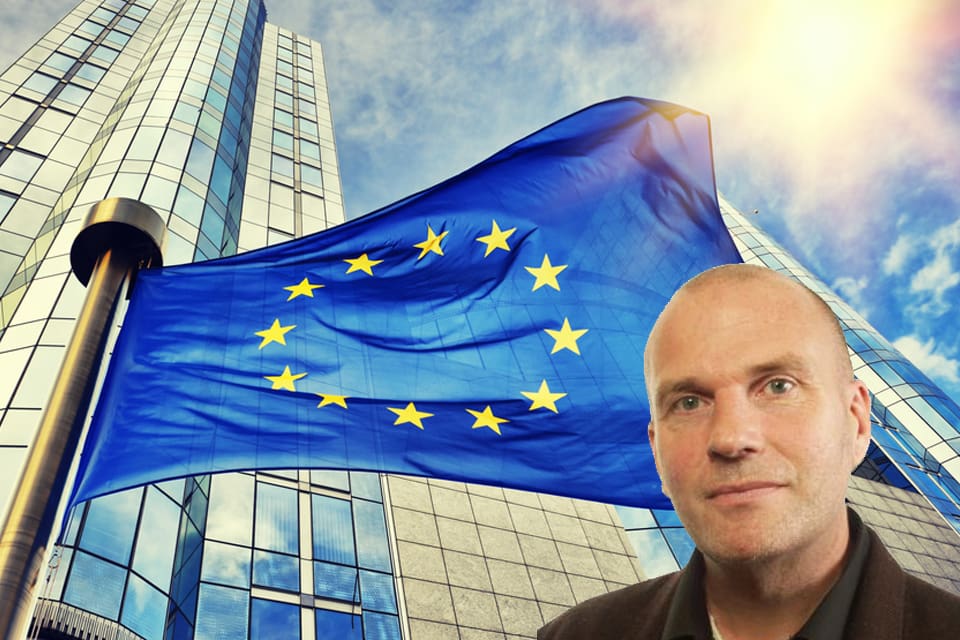 Sverigedemokraternas jakt- och viltpolitiske talesperson, Runar Filper, anser att Sverige måste begära omförhandling med EU och på sikt lämna unionen.