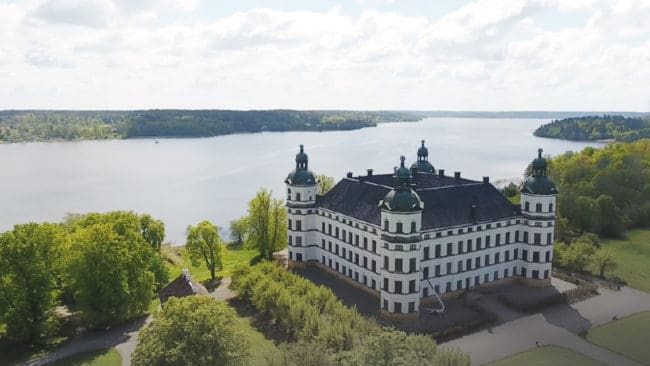 Skoklosters slott är det största privatpalats som någonsin har byggts i Sverige. Det är beläget på Skohalvön vid Mälaren i Håbo kommun i Uppland.
