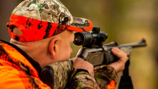 Nästan alla vapen och all ammunition som jägare använder ses som ”särskilt farlig” i förslaget till skärpta straff för vapenbrott. Det innebär att jägare och skyttar löper större risk att dömas för grovt vapenbrott när det lagstiftas mot skjutvapenvåldet.