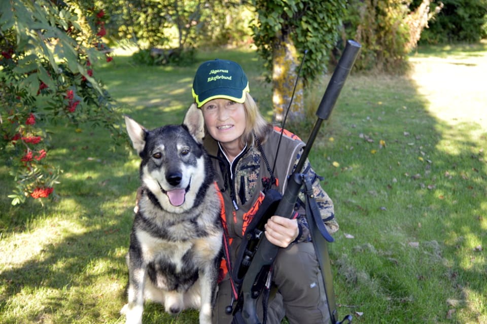 Solveig Larsson, förbundsordförande i Jägarnas Riksförbund, ger en eloge till de länsstyrelser som litar på jägarkårens omdöme.