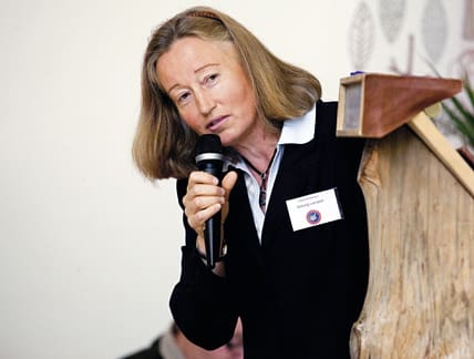 Solveig Larsson från Västerbotten har valts som ordförande för Jägarnas Riksförbund. Hon är därmed den första kvinnan som blivit förbundsbas för en jägarorganisation i Sverige.