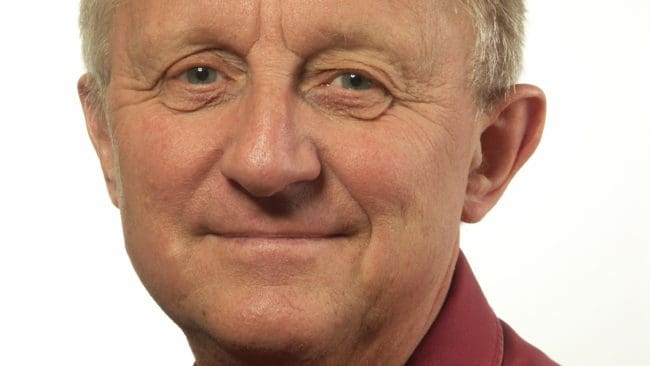 Staffan Danielsson hävdar att polisen inte svarade i telefonen när han försökte anmäla viltolyckan.