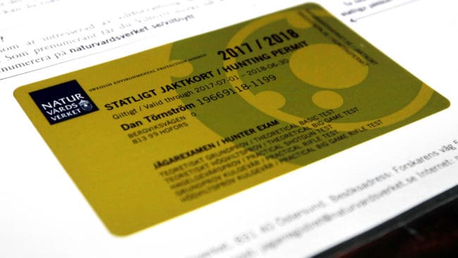 Landsbygdsministern öppnar för att fler ska betala till viltvårdsfonden, dit pengarna från det statliga jaktkortet går.