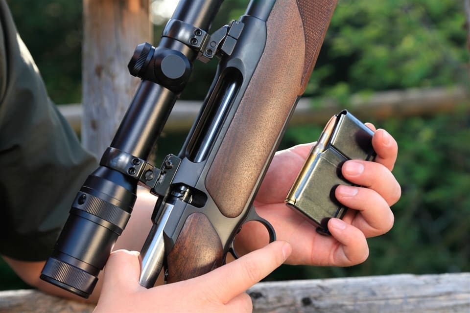 Regeringen kommer också att arbeta för flera förändringar som ska underlätta jägares vapeninnehav.
