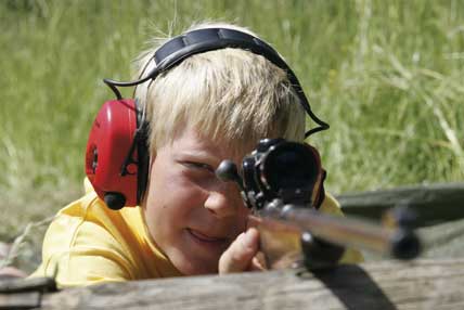 Ett enda skott med ett .22LR-gevär blir drygt två kronor dyrare om blyskatten införs. Ungdomsskyttet, som bland andra Jägarnas Riksförbund bedriver, hotas. Det påverkar även jaktens framtid eftersom skyttet är ett steg in i viltvårdsarbetet för många ungdomar.