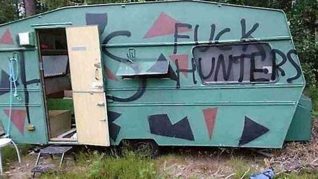 En av de åtelkojor som har vandaliserats i Växjötrakten under sommaren.