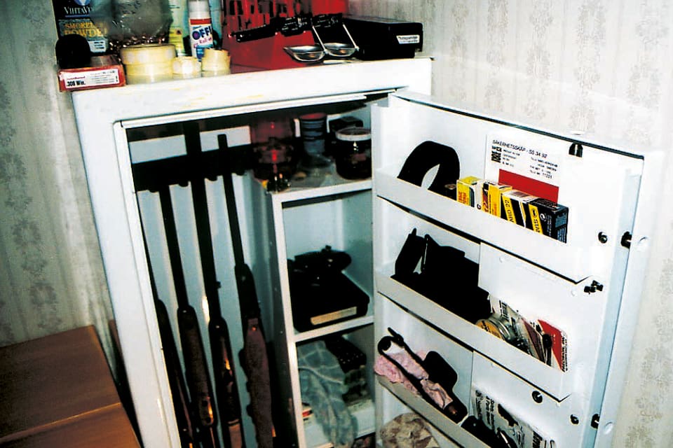 Tjuvar tog sig in i ett vapenskåp i ett fritidshus i norra Jämtland och tog tre jaktvapen, två studsare och en kombi samt patroner. (Arkivbild)