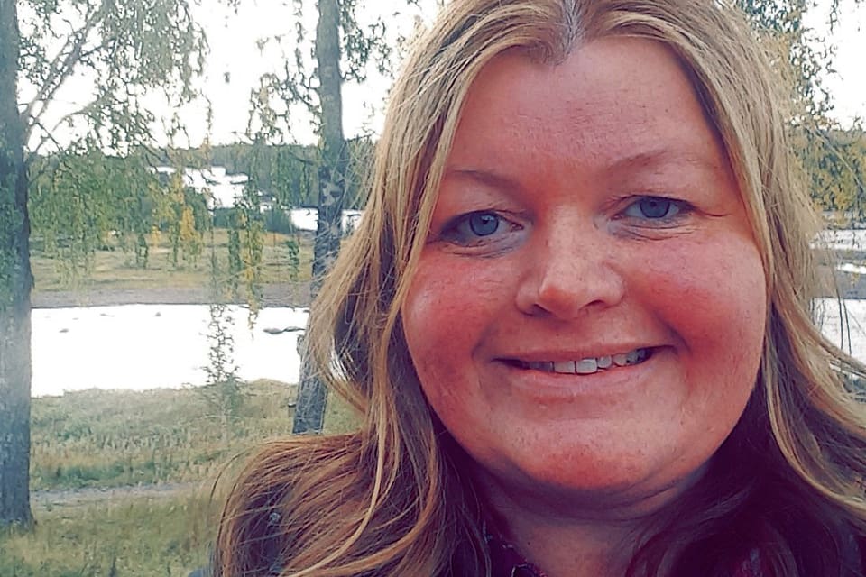 Victoria Kärrman, ordförande för Jägarnas Riksförbund (JRF) i Norrbotten, varnar för att länsstyrelserna i Norrland öppnar för att ompröva synen på varg i renskötselområdet. Hon ser det som verklighetsfrämmande.
