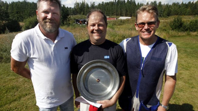 Hans Fredlund i mitten blev årets riksmästare i Jaktskytte. Han flankeras av tvåan Peter Karlsson (till vänster) och trean Mats Sjöberg.