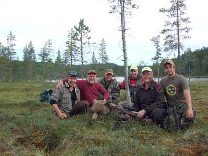 Från vänster: Jaktledaren Mats Smids, därefter Odd Sjökvist, Otto Sjökvist, Thomas Myrlander, Nicklas Gunnarsson, Peter Sjökvist, de fem sistnämnda från Oskarshamn.