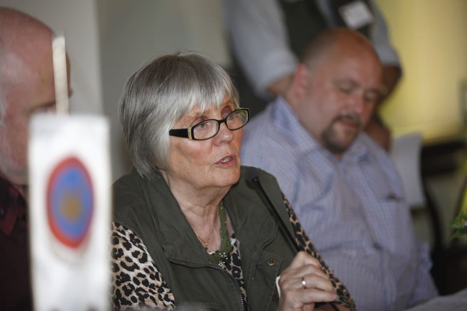 Yvonne Oward, ordförande för Jägarnas Riksförbund (JRF) i Stockholms län, är kritisk över att länsstyrelsen skyddar vargarna istället för dem som driver fårskötsel på Molstaberg i Södertälje kommun.