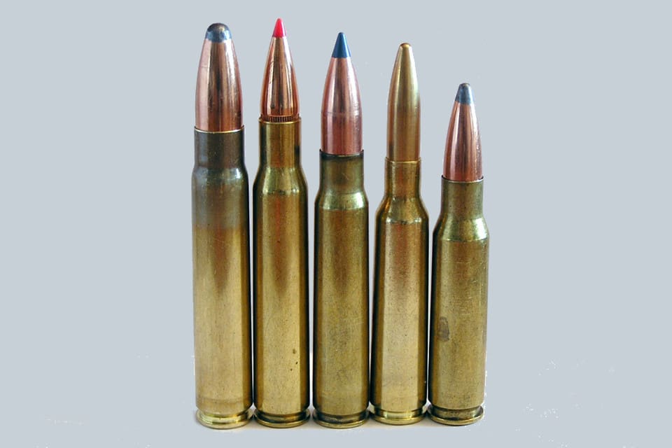 Från vänster: 9,3x62 mm i jämförelse med .30-06, 7,92x57 mm, 6,5x55 mm och .308 Winchester.