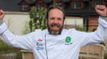 Så här glad blev köksmästare Andreas Landén på Restaurang Jord över utmärkelsen Årets viltkrog 2021.