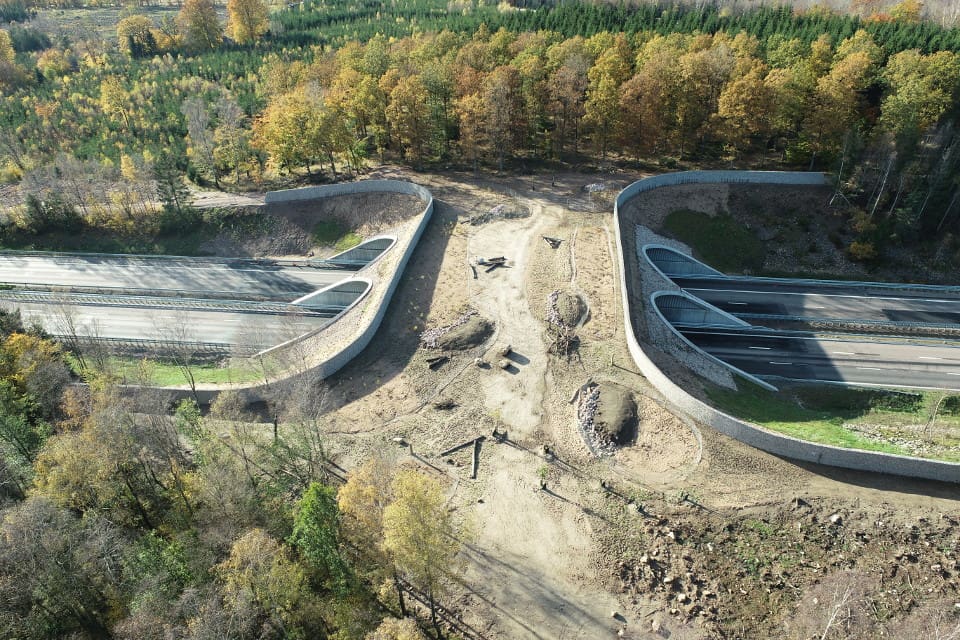 Den nya ekodukten på Hallandsåsen är nu färdigställd och invigd. Bilden är tagen innan buskar och några träd planterades.