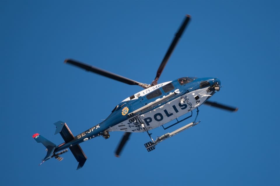 Det var med hjälp av helikopter som den försvunna mannen kunde återfinnas vandrande i terrängen.