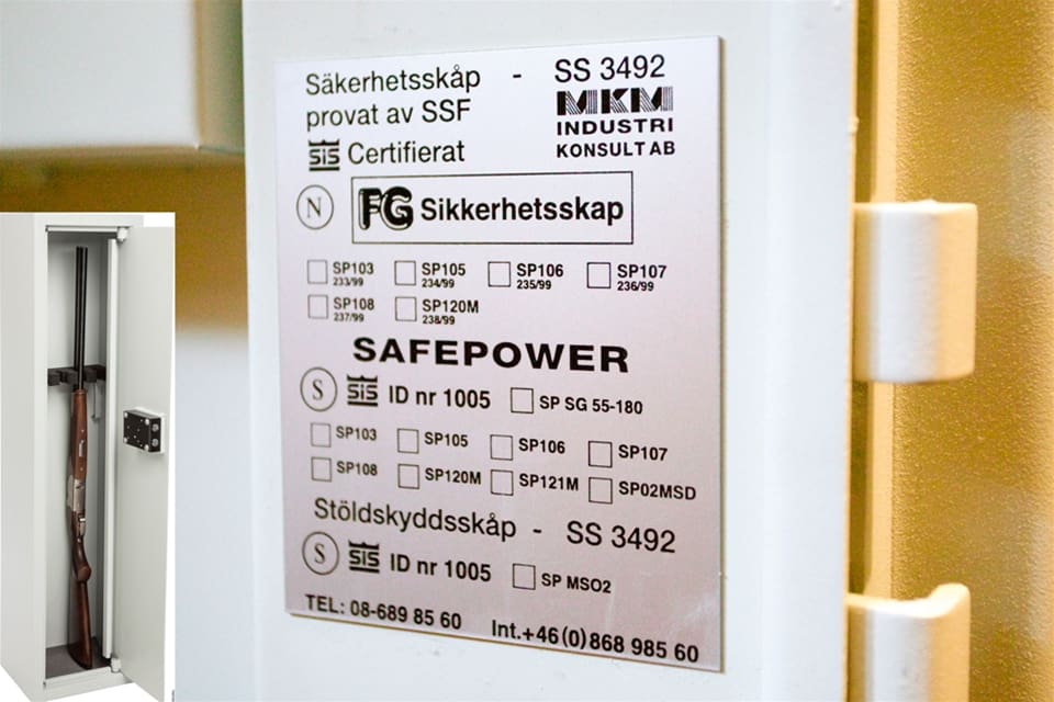 Godkänt vapenskåp, kameraövervakning och larm räckte inte när 60-åringen ville förvara vapen på två adresser.